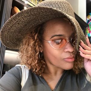 Meet your Posher, Traci